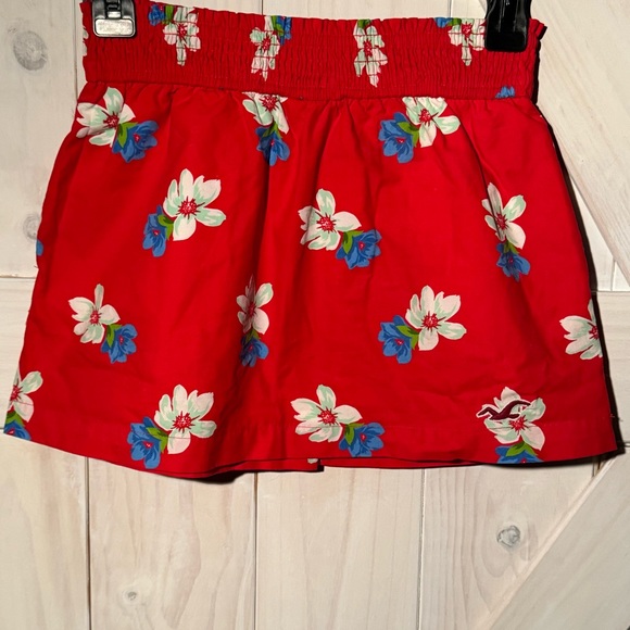 HOLLISTER SKIRT SIZE S EUC - Picture 1 of 2